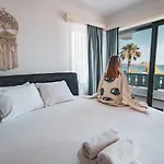 Kefi & Hotell 3*